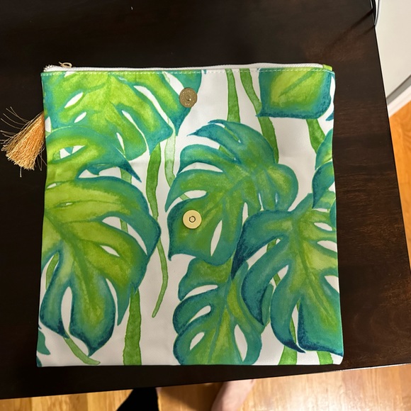 Pura Vida Green Clutch - Picture 2 of 5